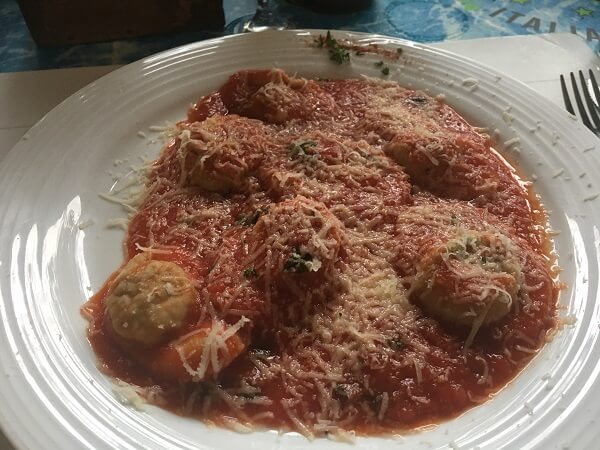Fish and Cheeses Ravioli in a tasty homemade tomato sauce.