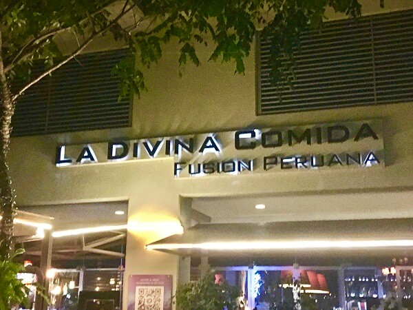 La Divina Comida entrance