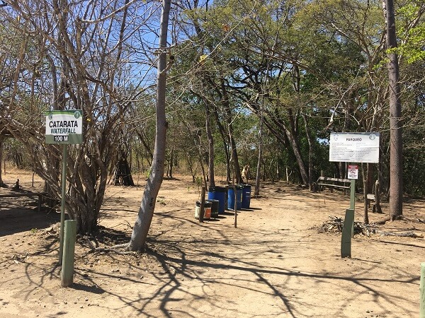 Trail leading to the Llanos de Cortes waterfall.