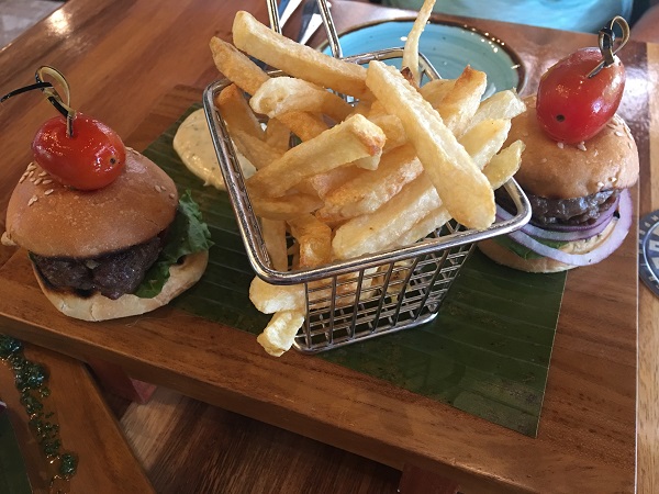 Lamb and black angus mini burgers served with crispy house potatoes and aioli.